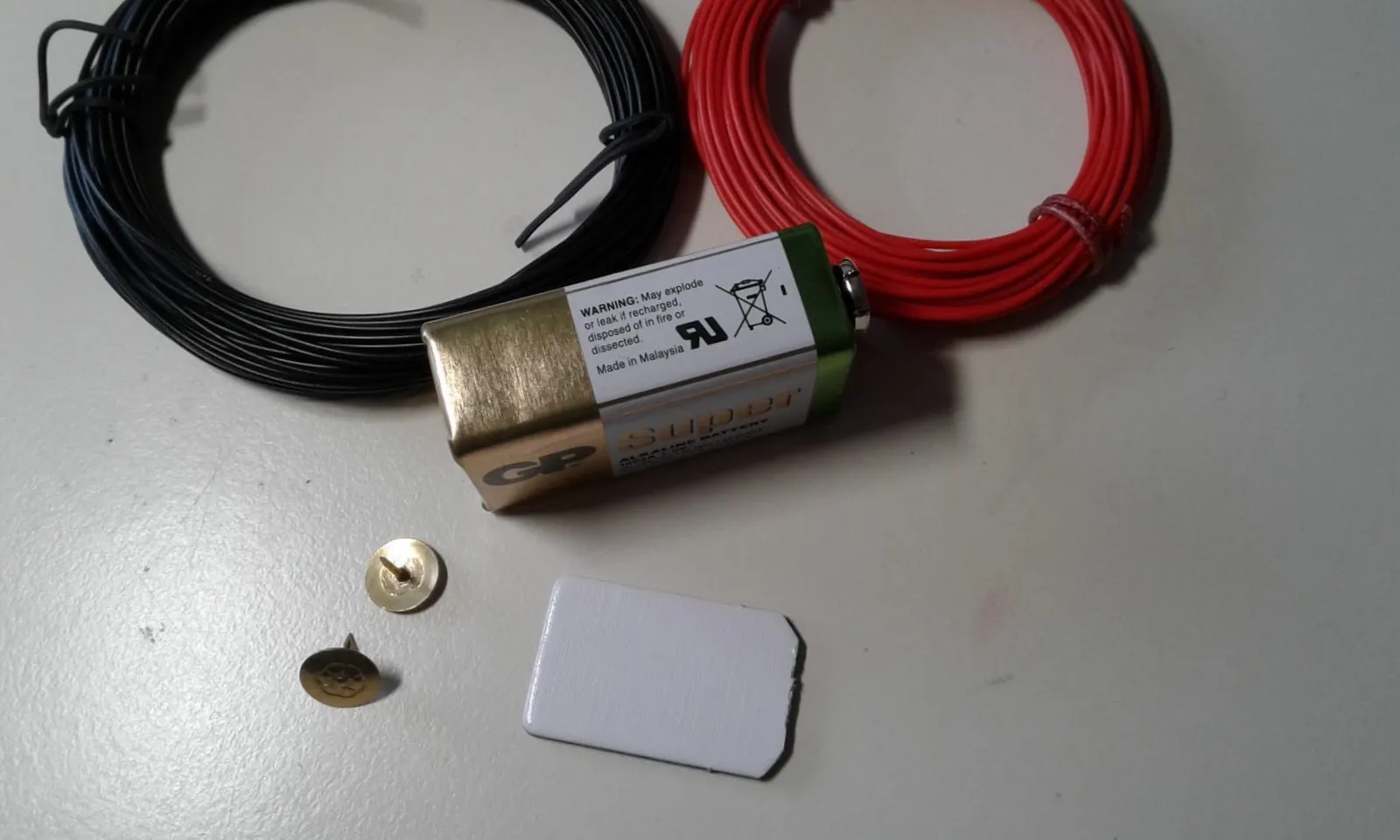 Material für den 9V-Block Anschluss