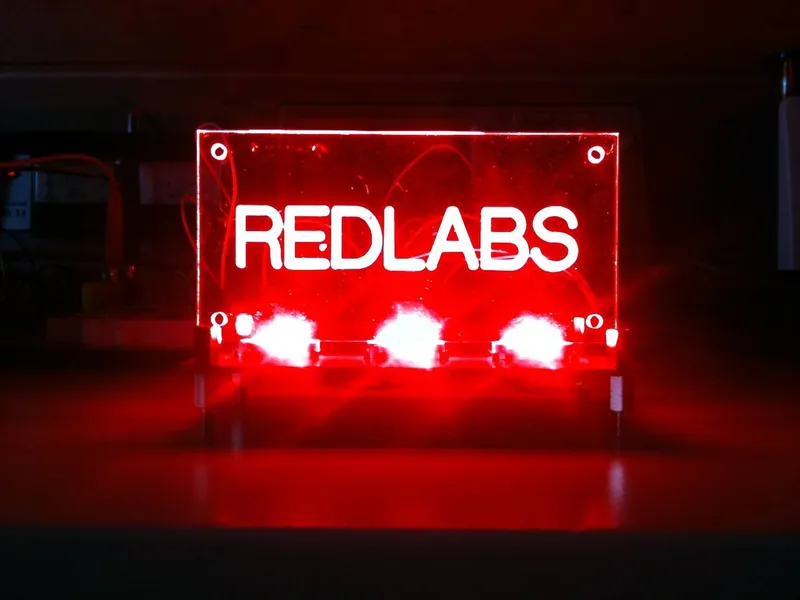 Schriftzug auf Plexiglas